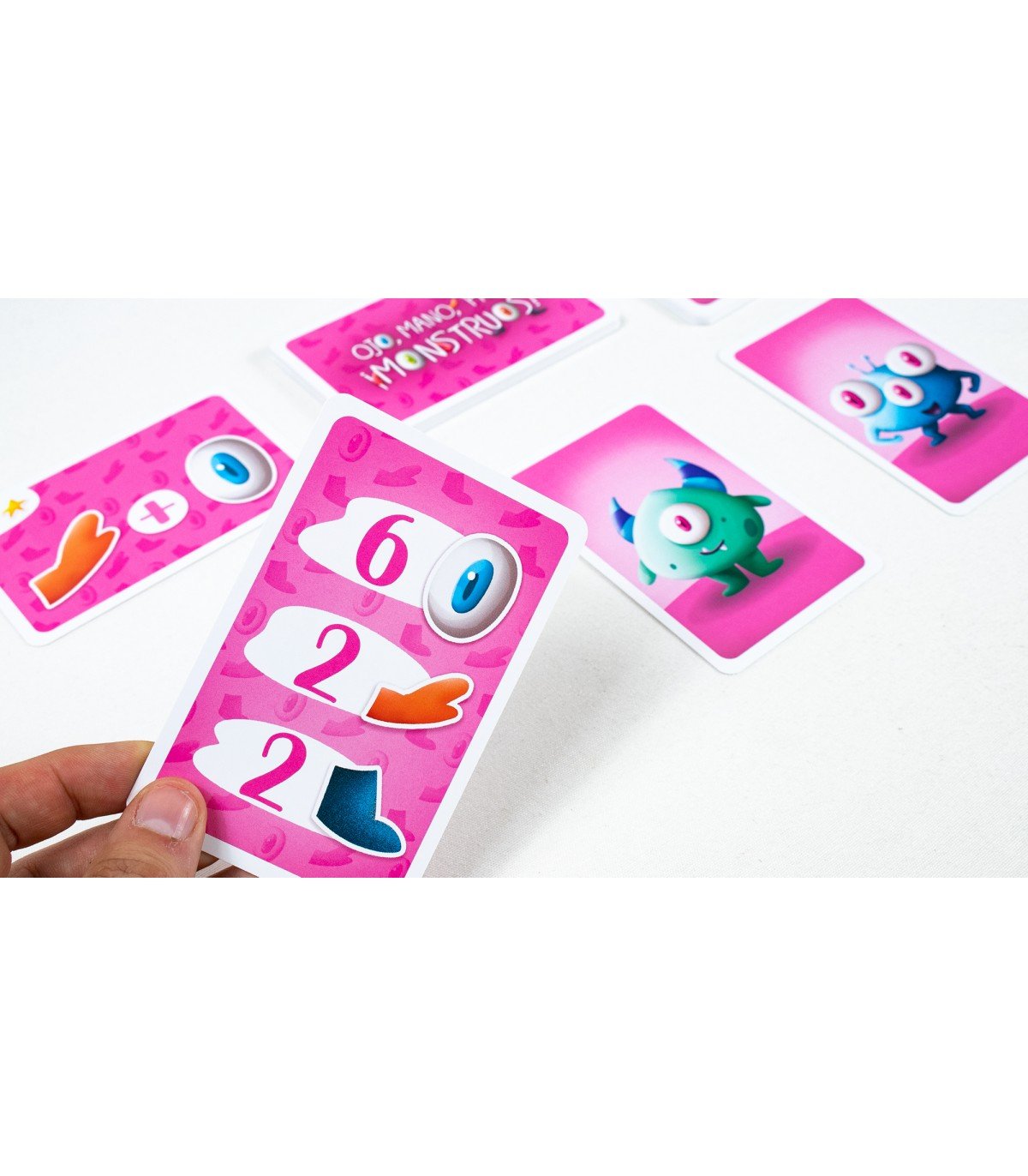 Ojo, mano, pata, Monstruos